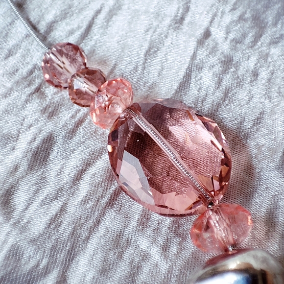 Oval and Round Faceted Salmon Color Glass Threaded Chain Silver Tone Necklace - Picture 4 of 9